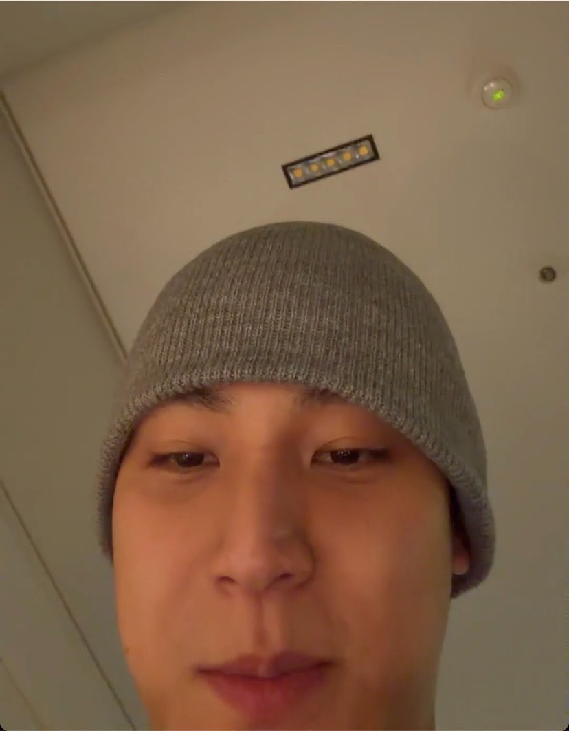 gyustarlit's tweet photo. do you have games on your phone? https://t.co/9tMHeNXAMq