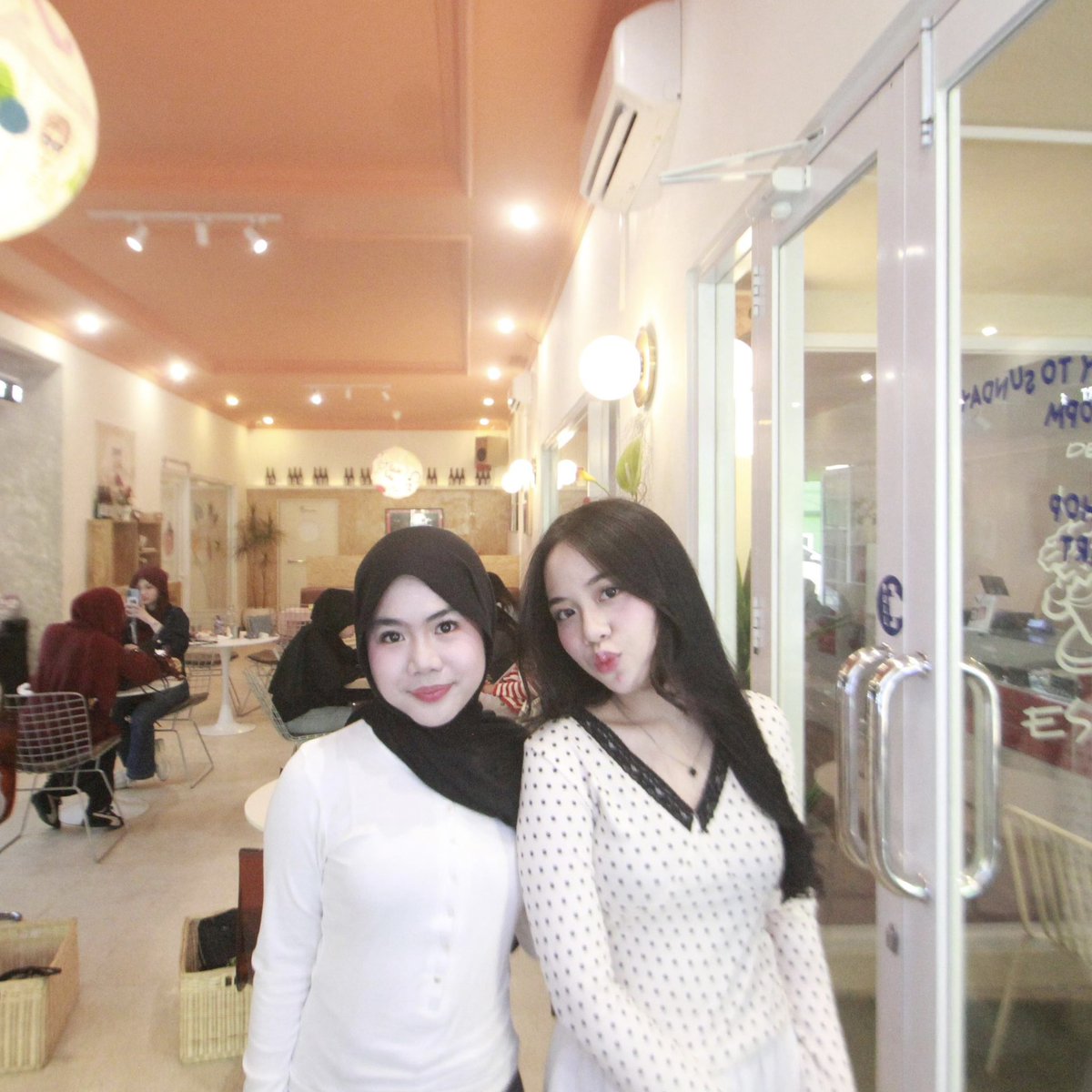 yeshatalking's tweet photo. my date kemarin https://t.co/6aVhDy9tTv