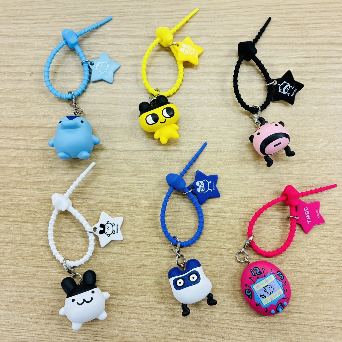 gasha_ikbkr's tweet photo. 【新商品入荷情報】

・たまごっち カラフルマルチチャーム2（300円）

ガシャポンの日記念先行販売その②⭐️
シリコンバンドで長さ調整ができる、用途多彩なマルチチャームです♪
一度のお並びにつきお一人様2個までご購入が可能です。

#ガシャポンのデパート池袋総本店 https://t.co/mbhabnHIrD