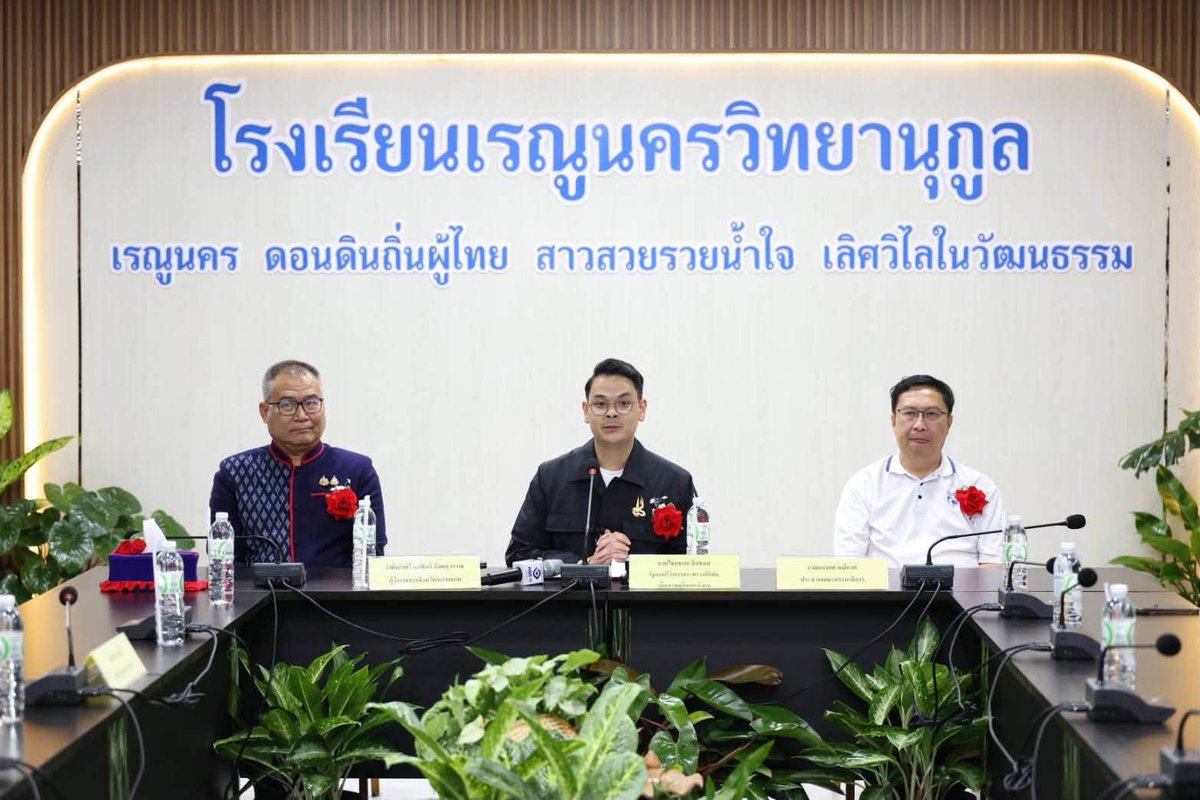PR_BDE's tweet photo. รมว.ดีอี ลงพื้นที่ตรวจราชการนครพนม เปิดสัมมนาขับเคลื่อนยุทธศาสตร์ “ฉลาดคิด ฉลาดใช้ AI เยาวชนรุ่นใหม่ รู้เท่าทันภัยไซเบอร์” 
.
อ่านข่าวเพิ่มเติม
https://t.co/cn0LCTQP9E 
.
#BDE https://t.co/sqnNjTeyEe
