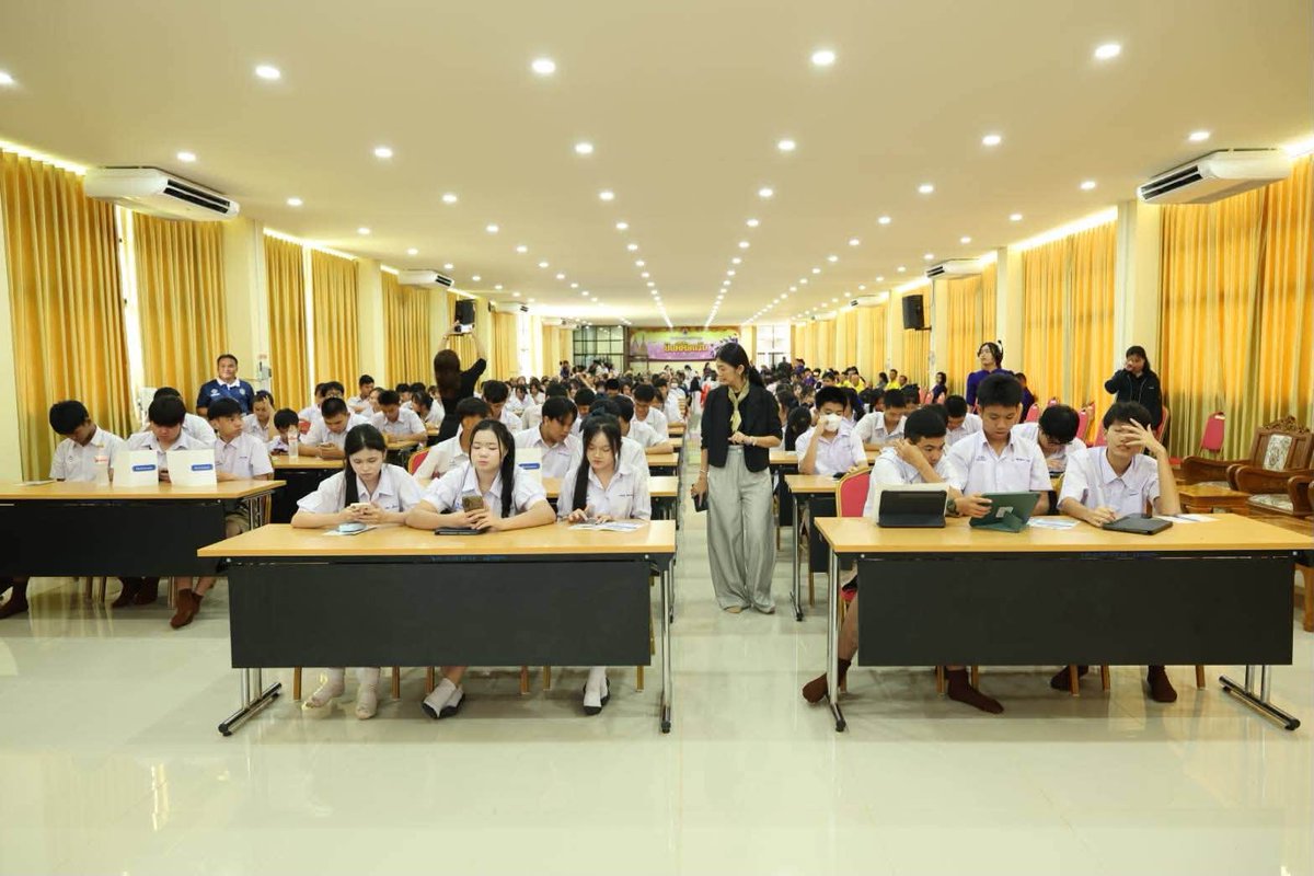 PR_BDE's tweet photo. รมว.ดีอี ลงพื้นที่ตรวจราชการนครพนม เปิดสัมมนาขับเคลื่อนยุทธศาสตร์ “ฉลาดคิด ฉลาดใช้ AI เยาวชนรุ่นใหม่ รู้เท่าทันภัยไซเบอร์” 
.
อ่านข่าวเพิ่มเติม
https://t.co/cn0LCTQP9E 
.
#BDE https://t.co/sqnNjTeyEe