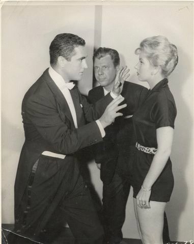 HoosierDragon's tweet photo. @HorrorHammer1 The producers hired stage hypnotist Gil Boyne to train the actor playing the stage hypnotist / antagonist, plus he hypnotized the actors to drop into a trance when he triggered them during filming. https://t.co/3TiELaApEV