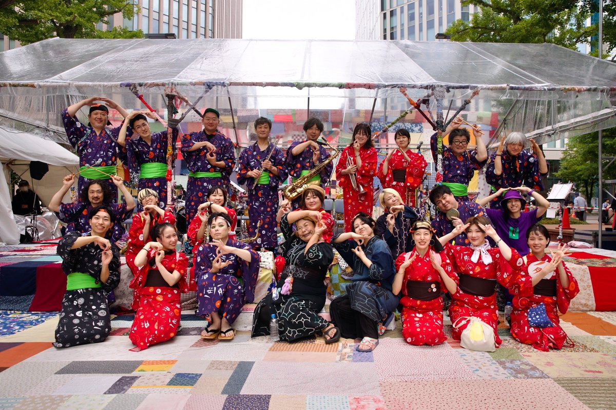 ChiakiKouno's tweet photo. ＃さっぽろ八月祭 終わってしまったー！最終回に近づくにつれ参加人数がどんどん増して最後は今までに見たことないくらいのぎゅうぎゅうの盆踊りでした。上から見たみんなの顔は幸せが溢れまくっていて涙なしには踊れなかった。みんなみんなありがとうございました！ぼんどりんは永遠に不滅です♡ https://t.co/GB1KUFMwMH