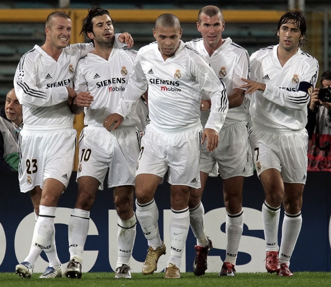 futnostalgico's tweet photo. Um time repleto de talento, da esquerda para à direita: Beckham, Figo, Ronaldo, Zidane e Raúl. 😍 https://t.co/yx5Zh6ppEx