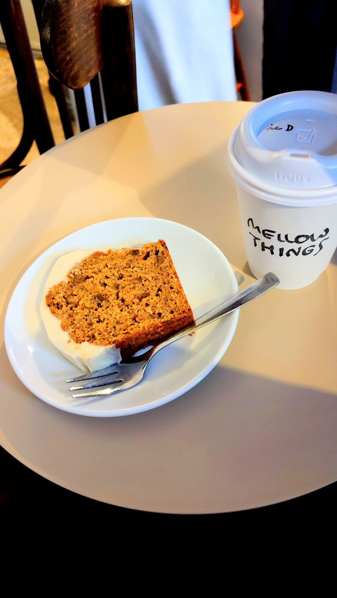 rabirabilovey's tweet photo. これは昨日食べたMELLOW THINGSさんのキャロットケーキ🥕
色んな香りがして美味しかった〜😋
#mellowthings https://t.co/ft0vL6v6tQ