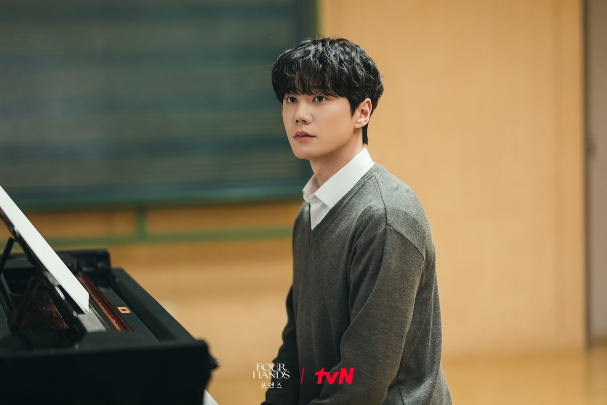 CJnDrama's tweet photo. 🎹 피아노 전공 강비오X최정요
🎻 비올라 전공 홍재인

예술고 청춘 로망 제대로 자극하는💙
세 동갑내기의 학교 생활📚✨

화음처럼 얽힌 청춘들의 우정과 성장 <포핸즈>
8/29 [토] 밤 9:10 첫 방송 | tvN

#tvN #포핸즈 #FourHandsTwoSonatas
#송강 #이준영 #장규리
#즐거움엔20tvN #스트리밍은TVING https://t.co/pGaXVoMhUA