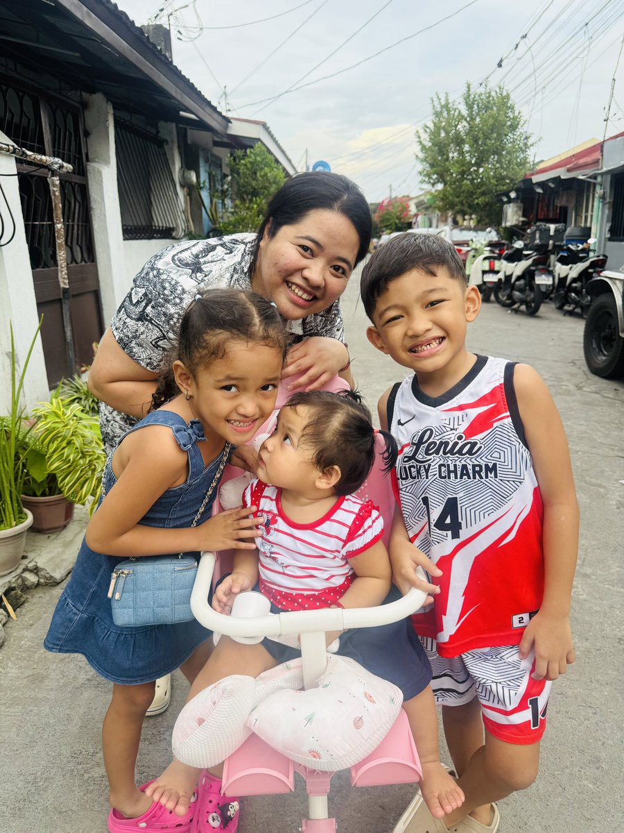 jheeerrr's tweet photo. We love you Lala🥰 https://t.co/VewHkUSp4l