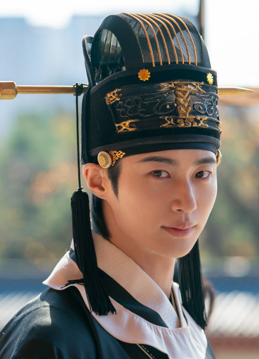 byeonwoonist's tweet photo. 2026 Korea Drama Awards main voting round 1 has started! #ByeonWooSeok is nominated in 4 categories:
- Global Star
- Hot Star Male
- Best OST - Fate Line (Perfect Crown)
- Best Couple (with IU - Perfect Crown)

📅 august 3 - 24
🗳 20 roses/gold hearts per vote via celeb champ and my1pick; 100 votes per day
📌 ranking criteria: 100% by voting
vote rate: celeb champ 50%, my1pick 50%
main round 1 40% + main round 2 60% = 100% final ranking

let's win this for him again! 💙