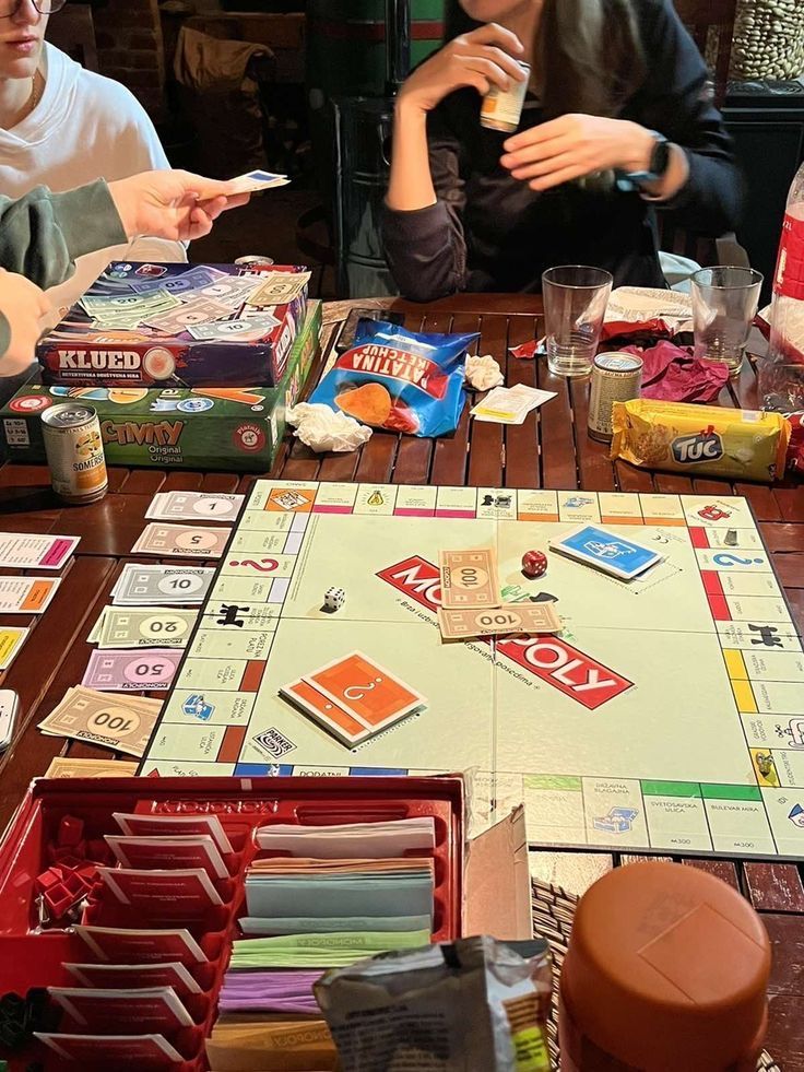 JoeBasile20's tweet photo. Monopoly é muito divertido https://t.co/nruhhxDyAA