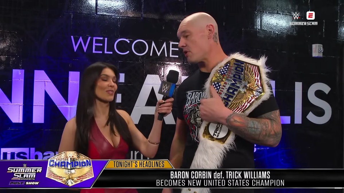 DarkHorse0412's tweet photo. Over 12 hours after her day started with a signing, @catherinekelley is still here bringing people the analysis and the scoops that makes her so beloved amongst wrestling fans, as it was shown today https://t.co/WQ8VYewl2b