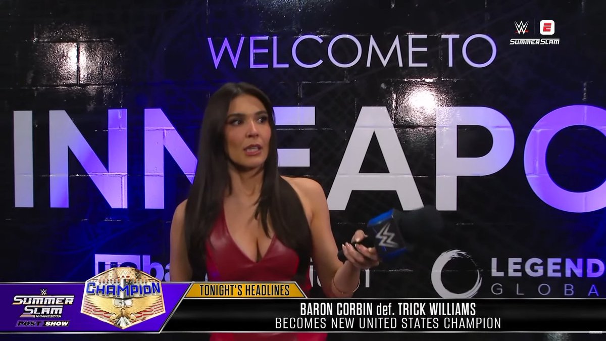 DarkHorse0412's tweet photo. Over 12 hours after her day started with a signing, @catherinekelley is still here bringing people the analysis and the scoops that makes her so beloved amongst wrestling fans, as it was shown today https://t.co/WQ8VYewl2b
