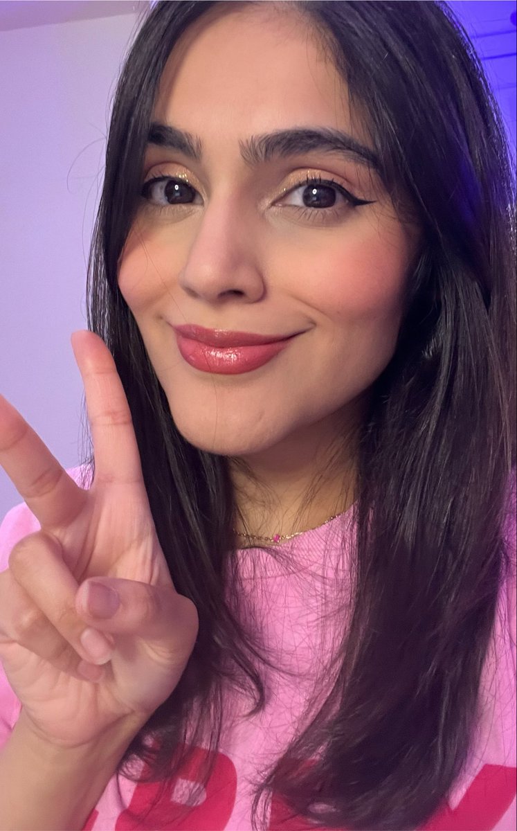 RozuOfMay's tweet photo. Thank you all for turning up to my FFVII reunion stream today! 🥰 It was amazing to be back and see you all again 🥹♥️ #ffvii #GamerLife #streamer #GamingCommunity https://t.co/eUMSIvdvlI