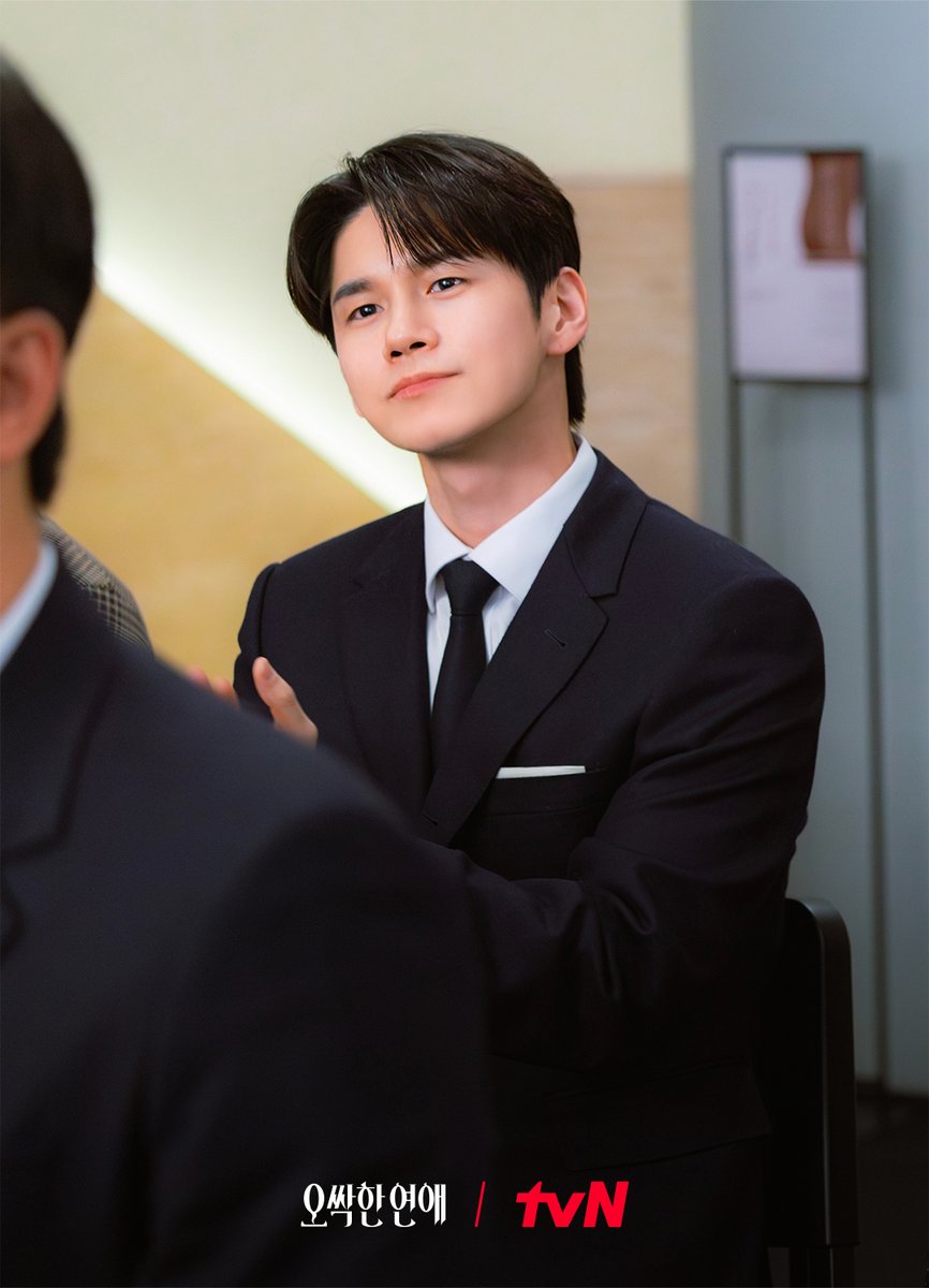 CJnDrama's tweet photo. 이번 의뢰인은 무려 조선 시대?!
미술관에서 마주한 300년 전의 진실🖌️

[토일] 밤 9:10ㅣtvN
#즐거움엔20tvN #오싹한연애 #SpookyinLove https://t.co/oisLfTTgSS