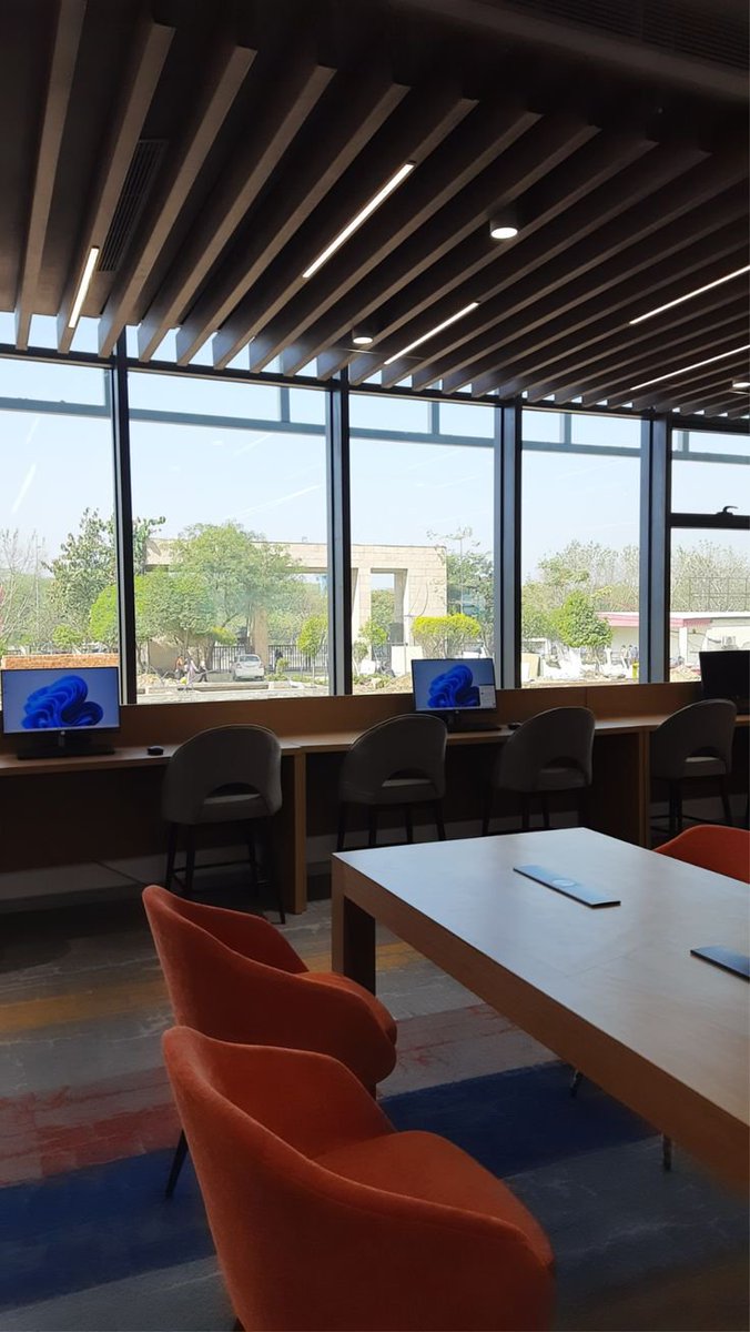 Prachi_0301's tweet photo. A calm space, a productive mindset, and endless learning opportunities. 📖💻
@GalgotiasUni
#Learning #CampusLife #GalgotiasUniversity https://t.co/eikxxOJl6a
