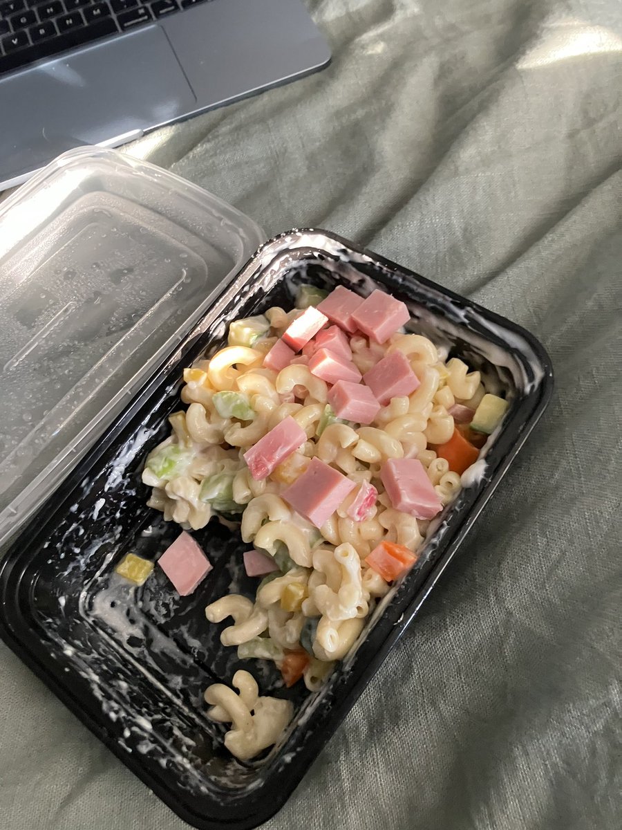 Elittletran's tweet photo. Had pasta salad for dinner 460c. Made stuffed peppers with potato salad for the family. https://t.co/ujYIyO5rsS