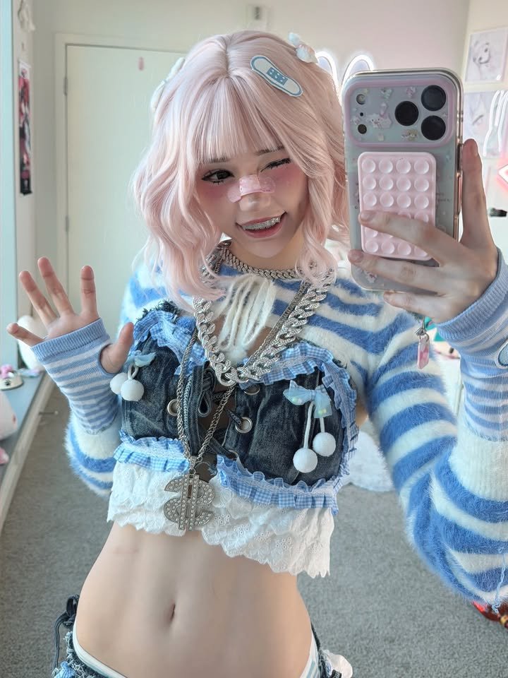 NEETGOONGOD's tweet photo. Err yeah bro the little homie carrying a 9 with grills is definitely JUST your girl's "gay friend"
I mean he was wearing a skirt
So what if his 13 inch pale dick was hanging to his knees and she kept stroking it
They're def just friends and he def only fucks other dudes' asses https://t.co/t7flyK0MO1