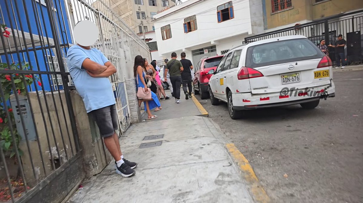 PKN2023's tweet photo. 🇵🇪/🇻🇪 Hay una enorme comunidad de serenazgos de la municipalidad de Lima que se dedican a filmar prostitutas callejeras venezolanas.
Lejos de desalojarlas, monetizan subiendo los videos a YT.
Hey @rlopezaliaga1, despierta a Reggiardo, que te ganará Urresti. https://t.co/qGy3Tkkt84