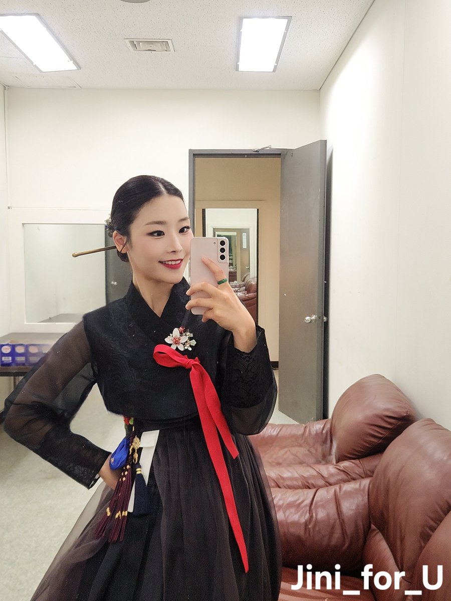 Jini_for_U's tweet photo. 유하애랑의 프로필 현장 셀카를 공개합니다.
선유하 배우님의 애랑과 뮤지컬 <잔혹동화 생존기>에 많은 관심 부탁드립니다. 😆

-

오늘도 배우님께 많은 응원과 사랑 부탁드립니다🖤 https://t.co/sJ5ZldVtH6