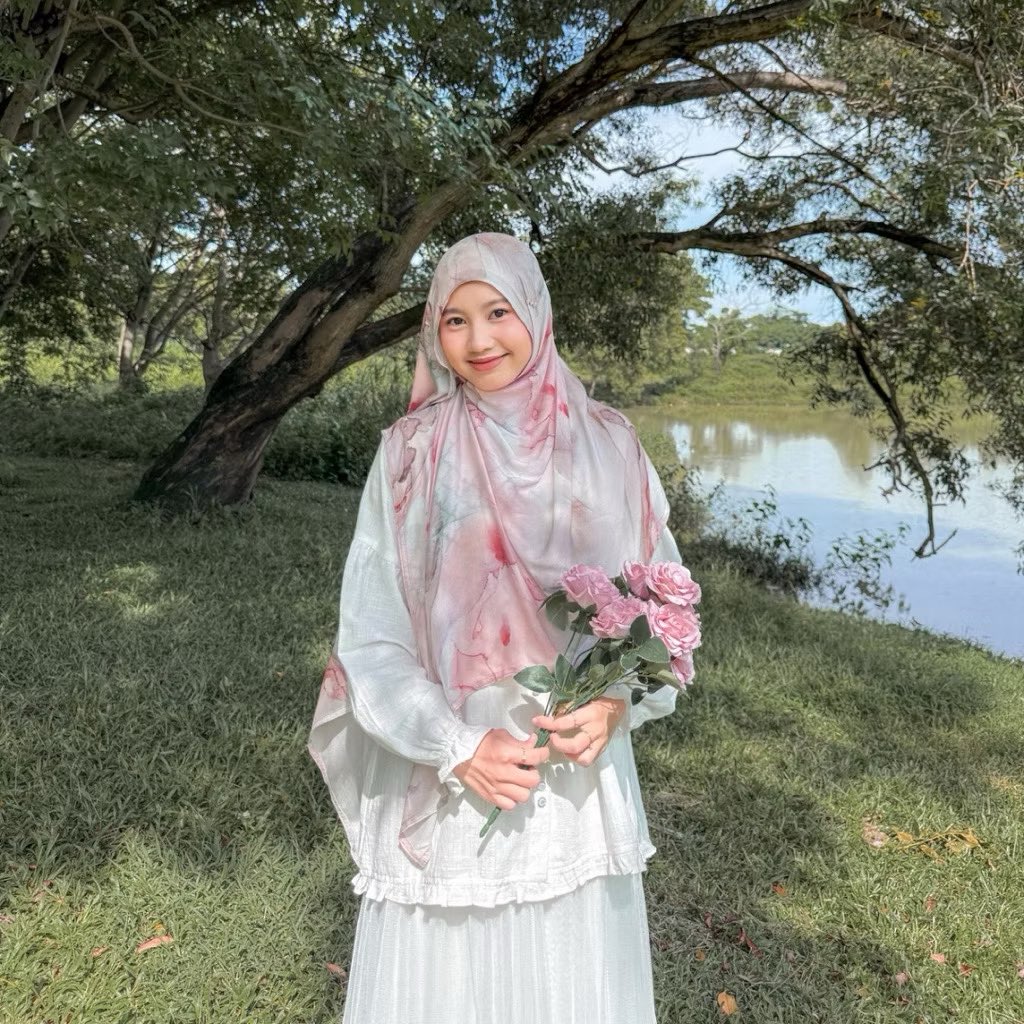 dlaelf67's tweet photo. Pashmina yang bikin outfit polos jadi nggak ngebosenin https://t.co/JD6tNrh4G7