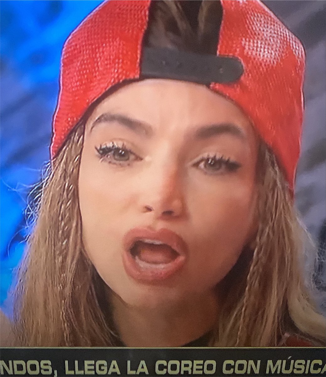 piparitooo's tweet photo. La acomodada siempre usando a la hija la zorra . El show del lamento #GranHermano https://t.co/FcDcWZaUKy