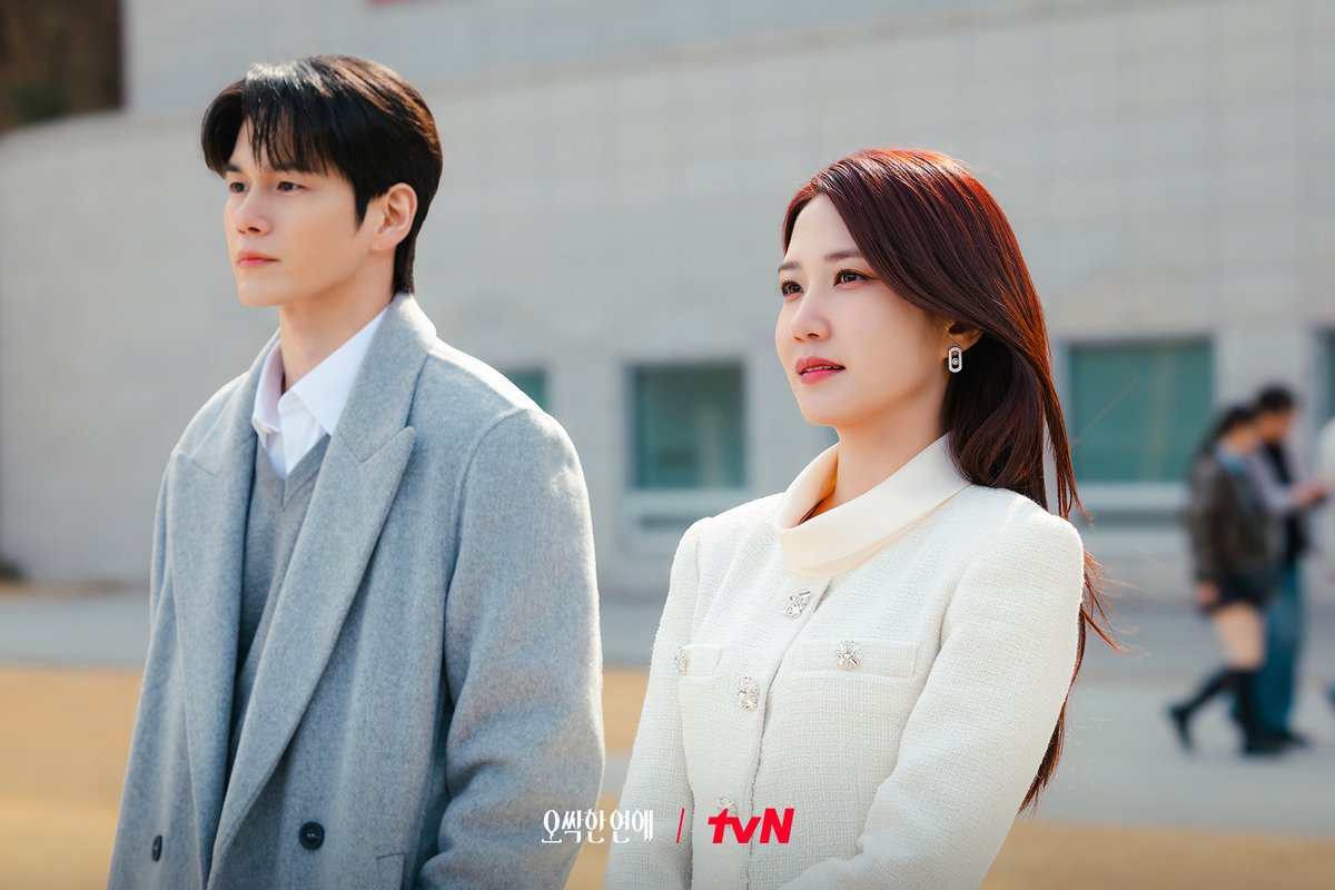 CJnDrama's tweet photo. 로코 맛집 <오싹한 연애> 6화 요약.zip
4자 대면 → 질투 폭발 → 뽀뽀💗 → 약혼 발표

[토일] 밤 9:10ㅣtvN
#즐거움엔20tvN #오싹한연애 #SpookyinLove https://t.co/eECz88LO9D