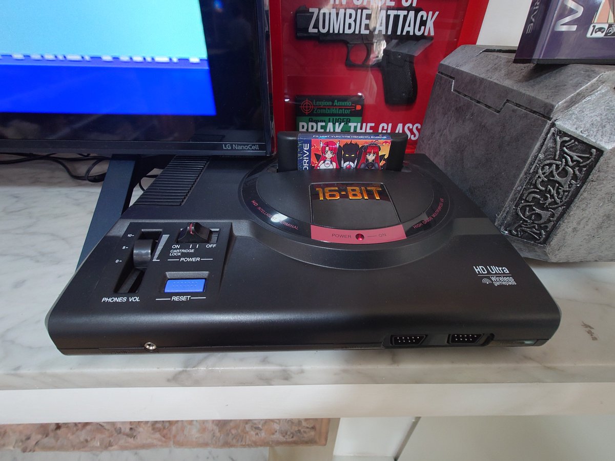tmf68k's tweet photo. 今日は大会後ゲーム屋さんに連れてってもらいました。
ちょっと前までマスターシステムが現役だったとか凄い。
店頭デモでHDMIのGENESISがあった。
古いものから新しいものまで売っていました。 https://t.co/lCLCtbbb78