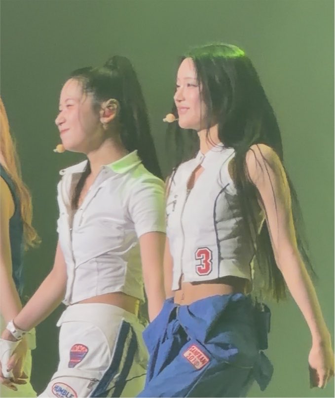 1992_9_3____'s tweet photo. 美羽と手繋いだ後の桃奈、ﾓﾁ☺️ﾓﾁで可愛すぎるだろ https://t.co/XxuNg60EbL
