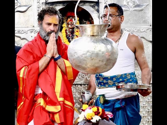 amardeep18's tweet photo. @satyakumar_y @narendramodi @INCIndia is puja me Rahul Ghandy ki... parvati kaha thi... Sayad Malaysia me jaha Pappu ka secret vacation hota hai.... https://t.co/o5zNxdKK0a