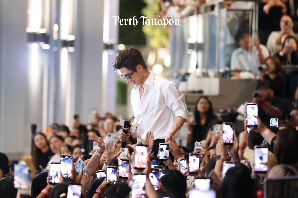 PerthOfficialTH's tweet photo. May you always be loved ✨

PSD MOGULARRIVAL FS26

#งานมหกรรมนิยายนานาชาติ2026xPerthSanta
#PerthTanapon #KDPPE https://t.co/mo5lv9YWHz
