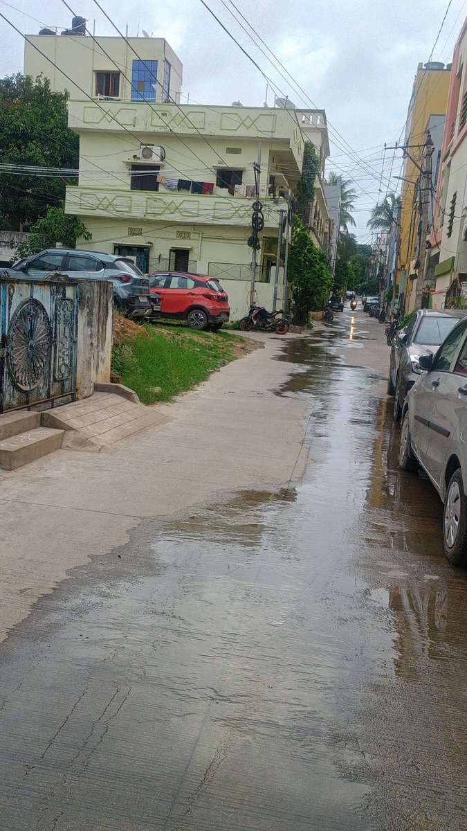 ksmcube's tweet photo. @HMWSSBOnline Namaste Sir/Madam, This is almost daily scene that water flows out on the road every day.Request to have your Vigilance team visit. I have shared the details to the WhatsApp number shared. Could you please address the issue 
@MDHMWSSB https://t.co/prDNkg0QjC