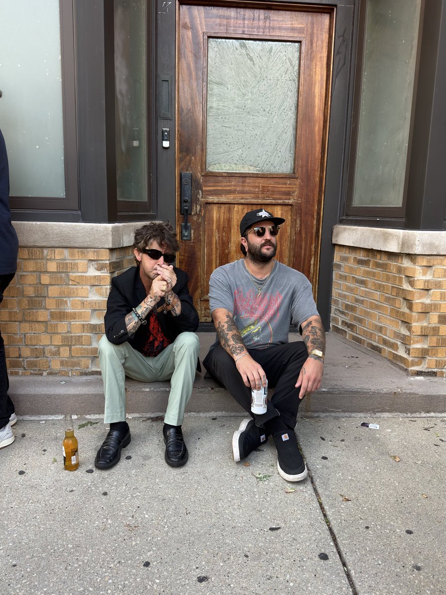 georgeskrait's tweet photo. Skateboarding is so beats mad love to Dustin dollin https://t.co/Uychhi6OEy