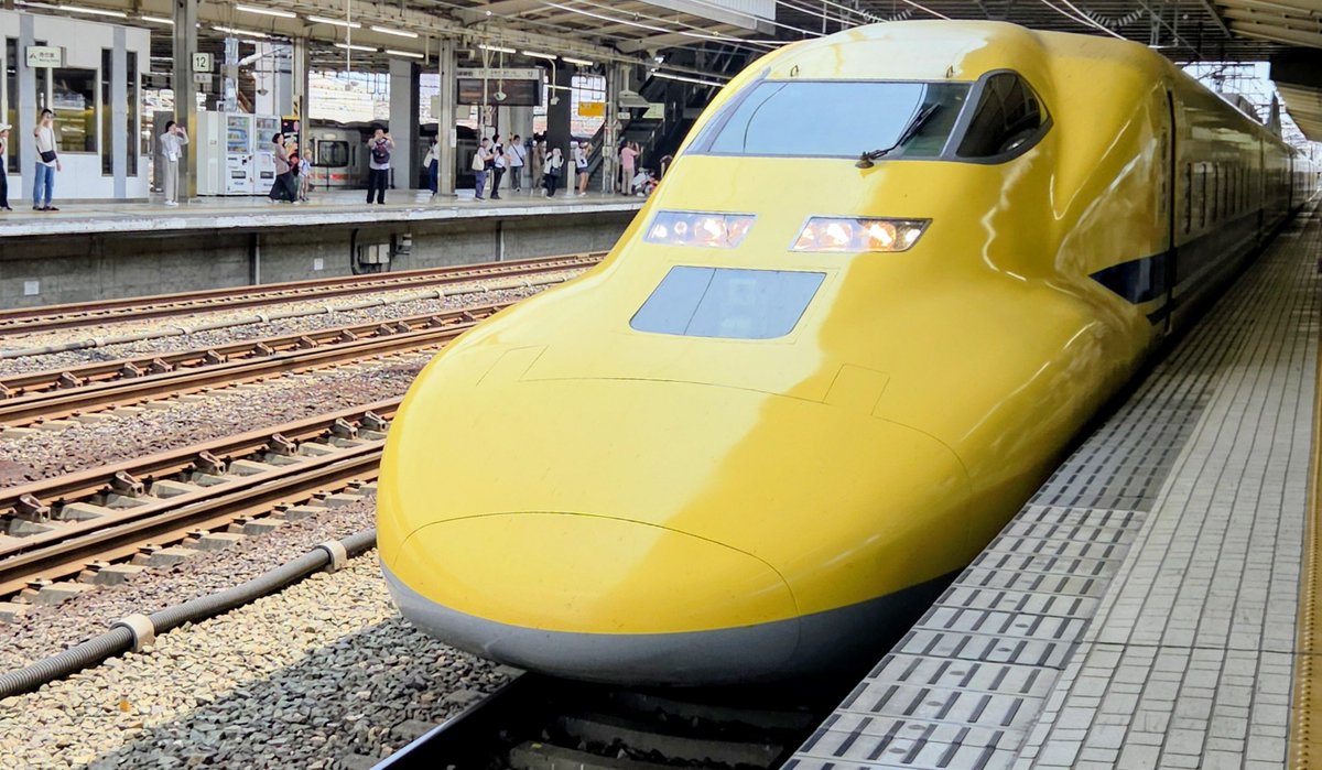 fling_frog's tweet photo. ドクターイエロー　こだま
Ｔー５編成
豊橋駅
夏休みの日曜日、ものすごく多くのギャラリーでした。
2026/8/2
#ドクターイエロー
#新幹線
#豊橋
#こだま https://t.co/5Jm5PooctV