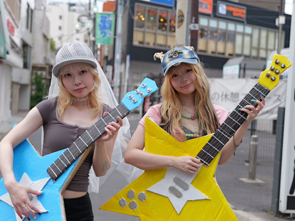 mainichi_unique's tweet photo. 『HIPSTER』リリースまであと2日🎸
★8/5 release★

この道はもしや…🤔🍀

#毎日ユニーク #マイユニ #release #newmusic #jpop https://t.co/pKXLtnMEwy