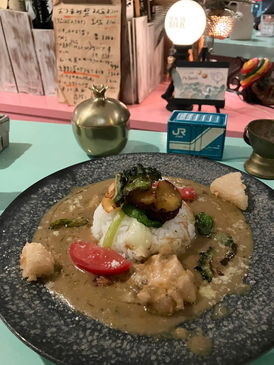 Carinetsukok's tweet photo. ラッキー続きで
生きてきたと
思っているけれど

人に話すと
何があっても
這い上がってこれた
秘訣は何？

と聞かれる（笑）

なんだろね
いつも俯瞰して
好きな自分でいるかは
見ているかも https://t.co/GX9W2sg95j