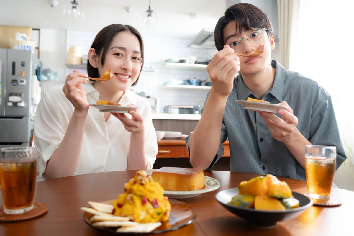 taberudake_tx's tweet photo. 🍽️ ✧ 𝐨𝐟𝐟 𝐬𝐡𝐨𝐭 ✧ 🥀

かぼちゃ料理と一緒に
オフショットをお届け🎃

「いただきます！」

U-NEXT＆TVerにて配信.ᐟ📺
ドラマ『#一緒にごはんをたべるだけ』
#早見あかり #伊藤健太郎

📢 次週・第6話は特別編成のため放送時間が変更となります。
𝟖月𝟔日(木)深夜𝟐𝟓:𝟎𝟎〜放送.ᐟ

☑︎U-NEXTでは最新話まで全話見放題独占配信中.ᐟ
☑TVerで無料見逃し配信中.ᐟ
※5話のTVer無料見逃し配信は8/6(木)25:29まで.ᐟ
▶︎▶︎https://t.co/bOwdezuYYC
▶︎▶︎https://t.co/Z6inkgdg5U