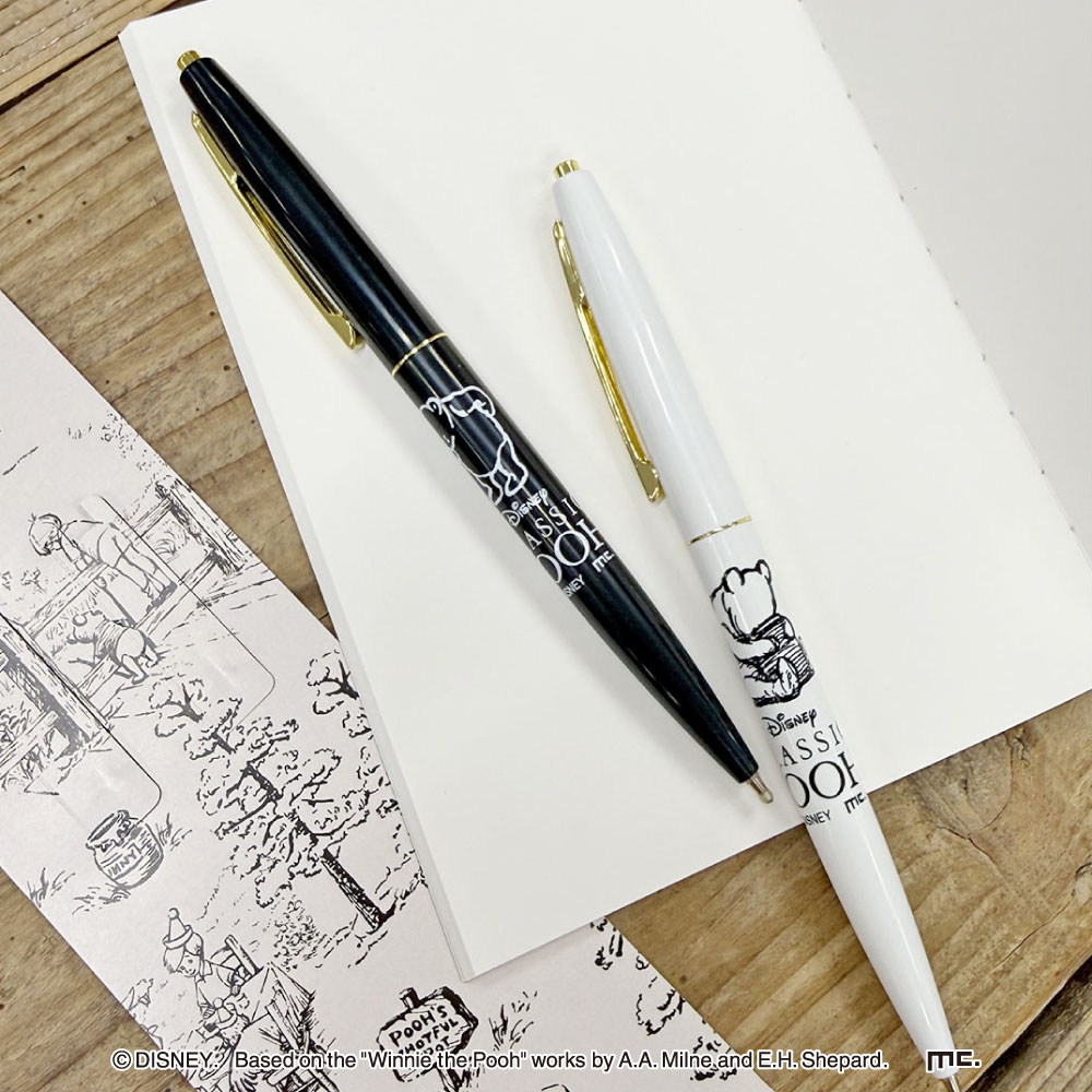 marimo_craft's tweet photo. ＼\🍯発売中🍯/／
『クラシックプー』新作グッズ
対象の書店にて販売中です✨

ブックカバーやA6サイズのノートなど日常使いに便利なアイテムが6種類登場🍀
お買い上げ特典もご用意しています🎁

取扱店舗など詳細はこちら
🔗https://t.co/9nXbdcaMCe

#くまのプーさん　#クラシックプー　#ディズニー https://t.co/AgcgKmbQWv