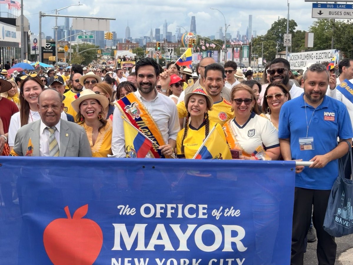 DianaforQueens's tweet photo. It was so special to celebrate Ecuadorian Independence with my people and our @NYCMayor. 🇪🇨

Queens is home to the largest Ecuadorian immigrant population in the U.S. As the 1st Ecuadorian woman to serve in the NY State Assembly, it’s an honor &amp; responsibility to represent us. ✊🏽 https://t.co/O0WCi6CmLc