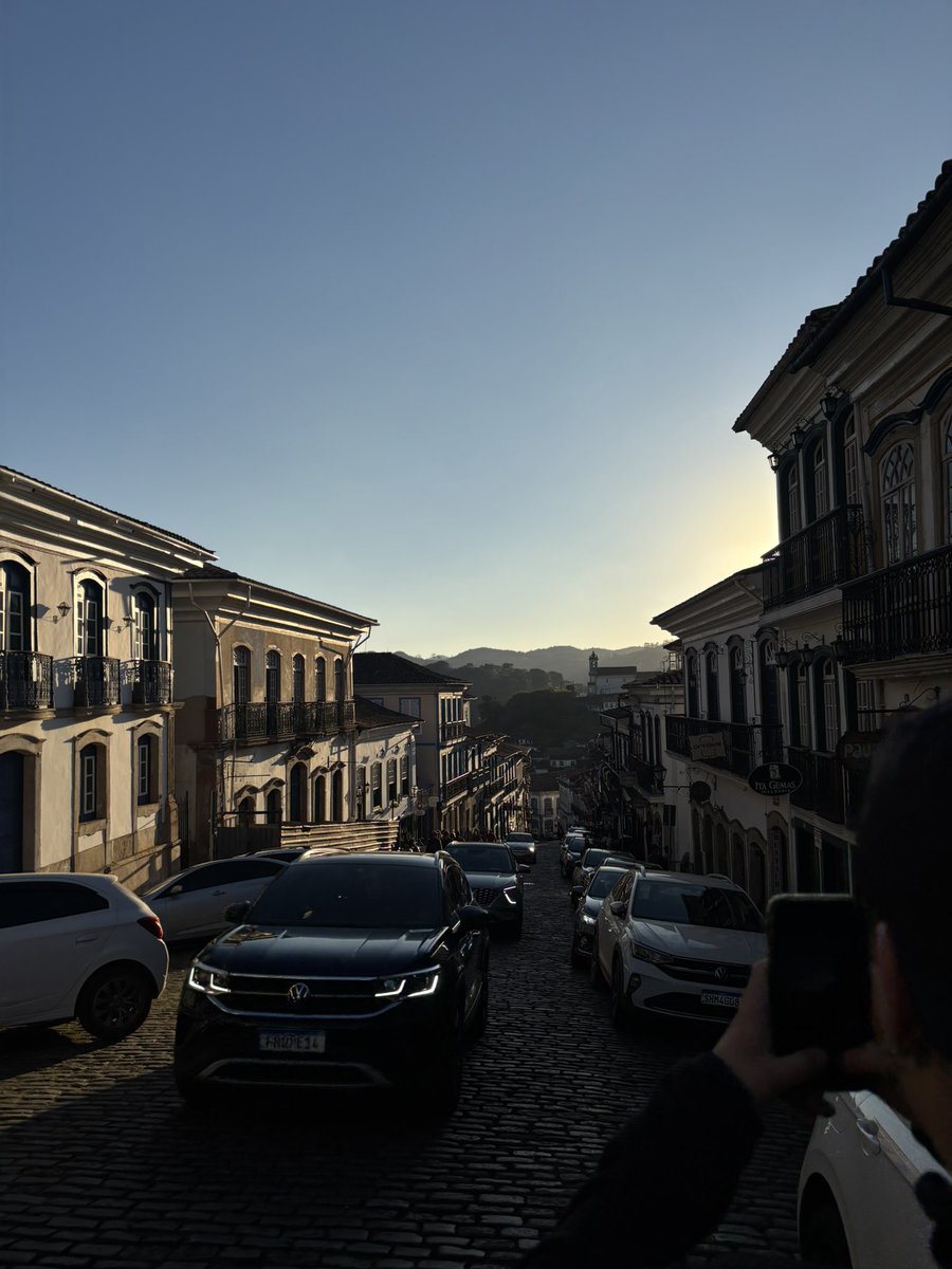 chagassyz's tweet photo. Eu reclamo de Ouro Preto todo dia por causa dos morros e da UFOP… mas não consigo negar que a cidade é bonita demais https://t.co/vYQsgKeoCo