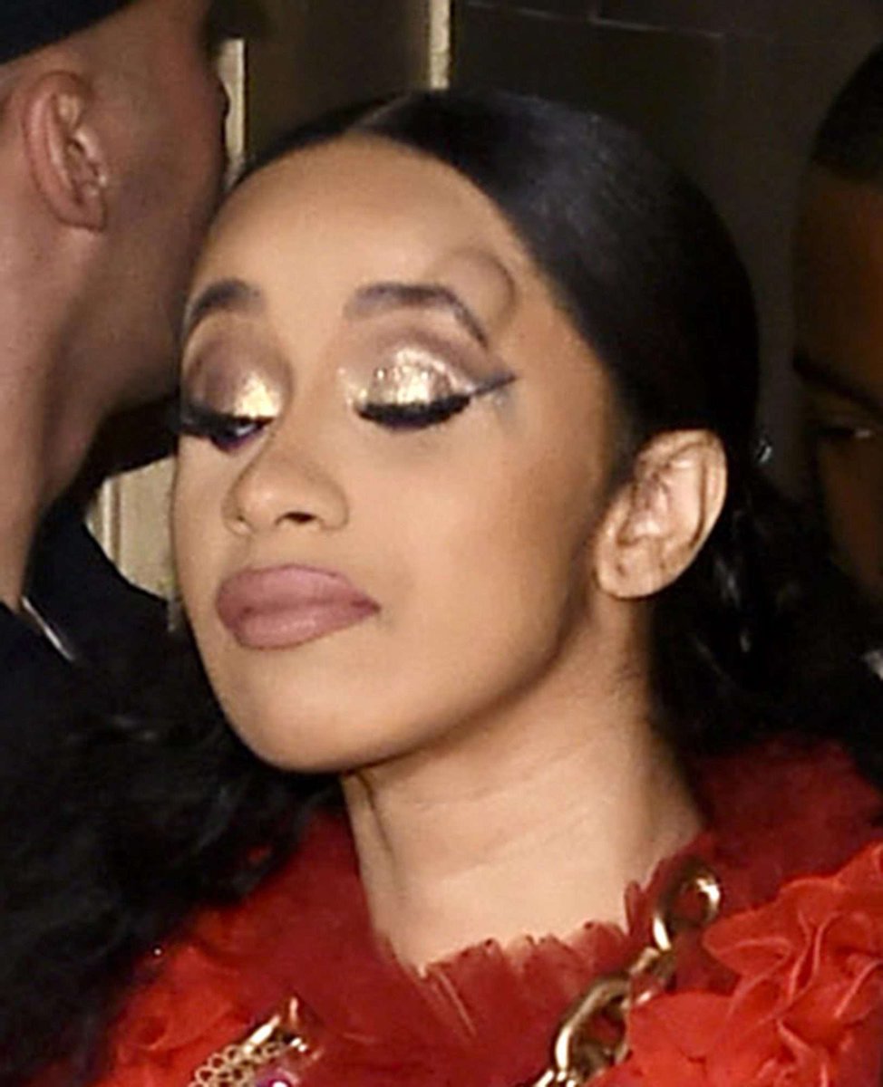 geminimoon05's tweet photo. @FoxnationTV How about what happened to Nicki and Cardi hmm cardi had a knot hahahah https://t.co/O85HyeMk0B