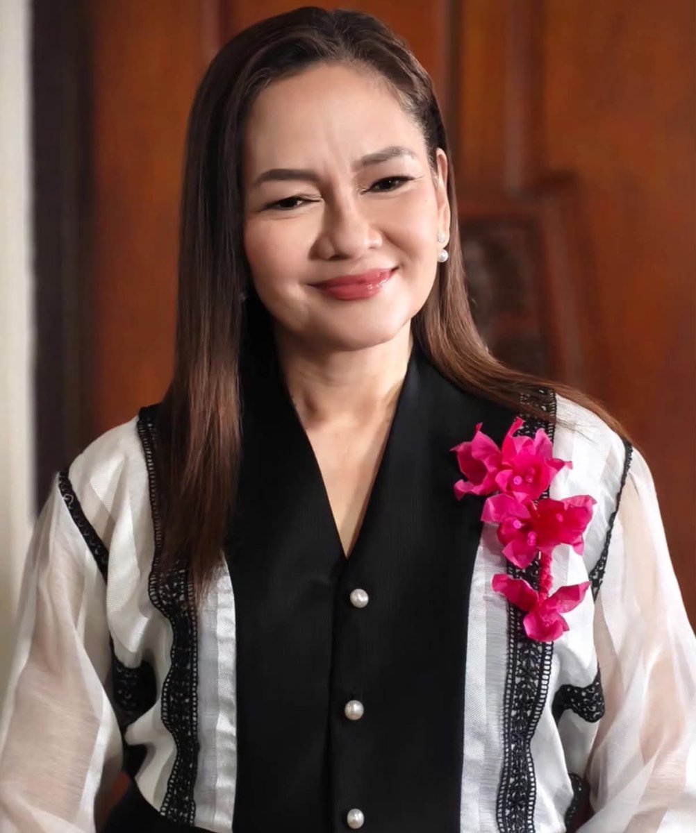 kabisadokona's tweet photo. kung sino man po ang nag desisyon doon sa pink flower broach at na mag straight hair si mowm today, sana laging masarap ulam mo. sana di ka mahirapan mag book ng grab. ganda so muuuch 😭 https://t.co/jHwTBLJP2K