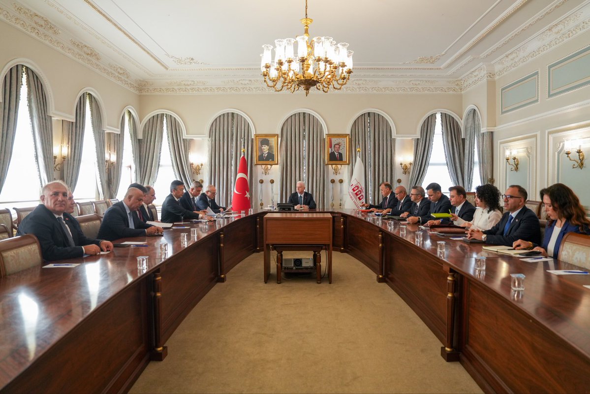 TC_istanbul's tweet photo. Valimiz Davut Gül, Vali Yardımcıları ile Haftalık Değerlendirme Toplantısı yaptı. 

✅Devam eden ve planlanma aşamasındaki projelere ilişkin sunumların yapıldığı toplantıda Vali Gül, yürütülen çalışmalar hakkında bilgi aldı. 

@gul_davut

📍İstanbul Valiliği https://t.co/jw5UcuX2EU