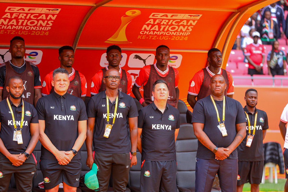 KasaraniStadium's tweet photo. 🗓️𝗘𝗫𝗔𝗖𝗧𝗟𝗬 𝗢𝗡𝗘 𝗬𝗘𝗔𝗥 𝗔𝗚𝗢 𝗧𝗢𝗗𝗔𝗬...

🏟️ 𝗔 𝗽𝗮𝗰𝗸𝗲𝗱 @KasaraniStadium 𝘄𝗶𝘁𝗻𝗲𝘀𝘀𝗲𝗱 𝗵𝗶𝘀𝘁𝗼𝗿𝘆 as 𝗛𝗮𝗿𝗮𝗺𝗯𝗲𝗲 𝗦𝘁𝗮𝗿𝘀 kicked off their CHAN campaign with a memorable 𝟭-𝟬 𝘃𝗶𝗰𝘁𝗼𝗿𝘆 over 🇨🇩 𝗗𝗥 𝗖𝗼𝗻𝗴𝗼 in the Group A opener.🔥⚽ https://t.co/K0fPO4tGbs