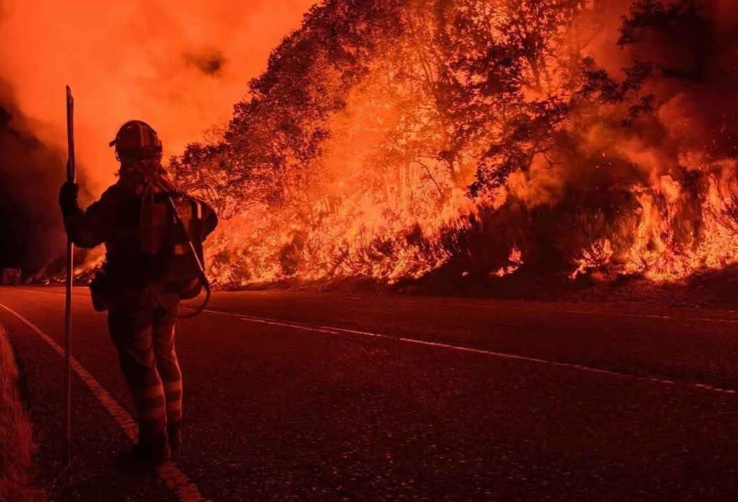 constantealona's tweet photo. La Gran Logia Simbólica Española (GLSE) desea manifestar su más profunda y fraternal solidaridad con todas las personas que están sufriendo las devastadoras consecuencias de los incendios que han asolado nuestro país. https://t.co/VoQZRzOtI0