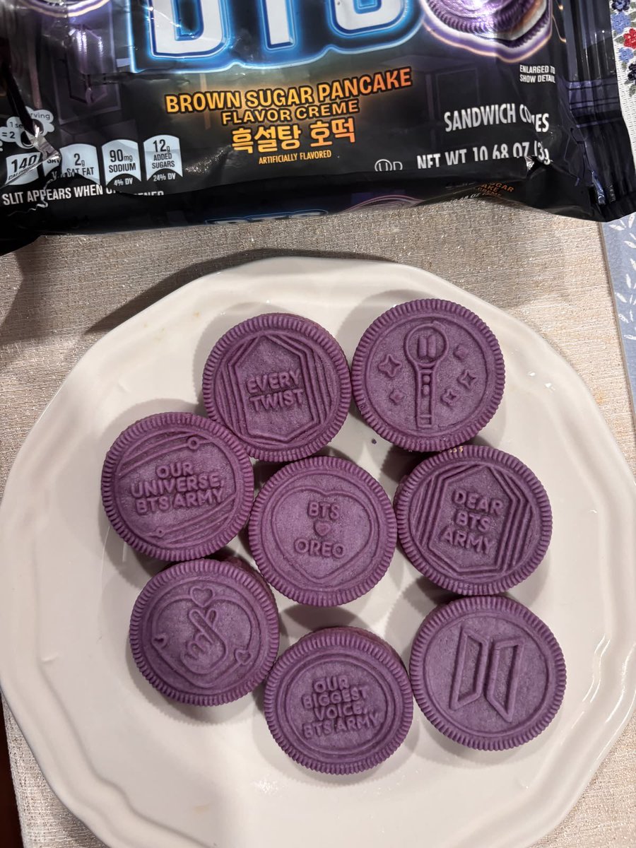 winter029828218's tweet photo. I’m sorry, but I wanna try the BTS cookies https://t.co/GwQPv78ePL