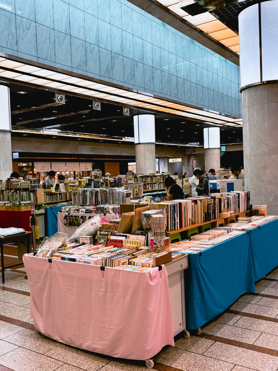 soda_swi's tweet photo. 川崎古本まつり最終日に駆け込みした
地下街で古本市やってるの知らなかったな　庄野潤三と葛西善蔵をワンコインで入手できたので満足です https://t.co/wDtCYbCfMr