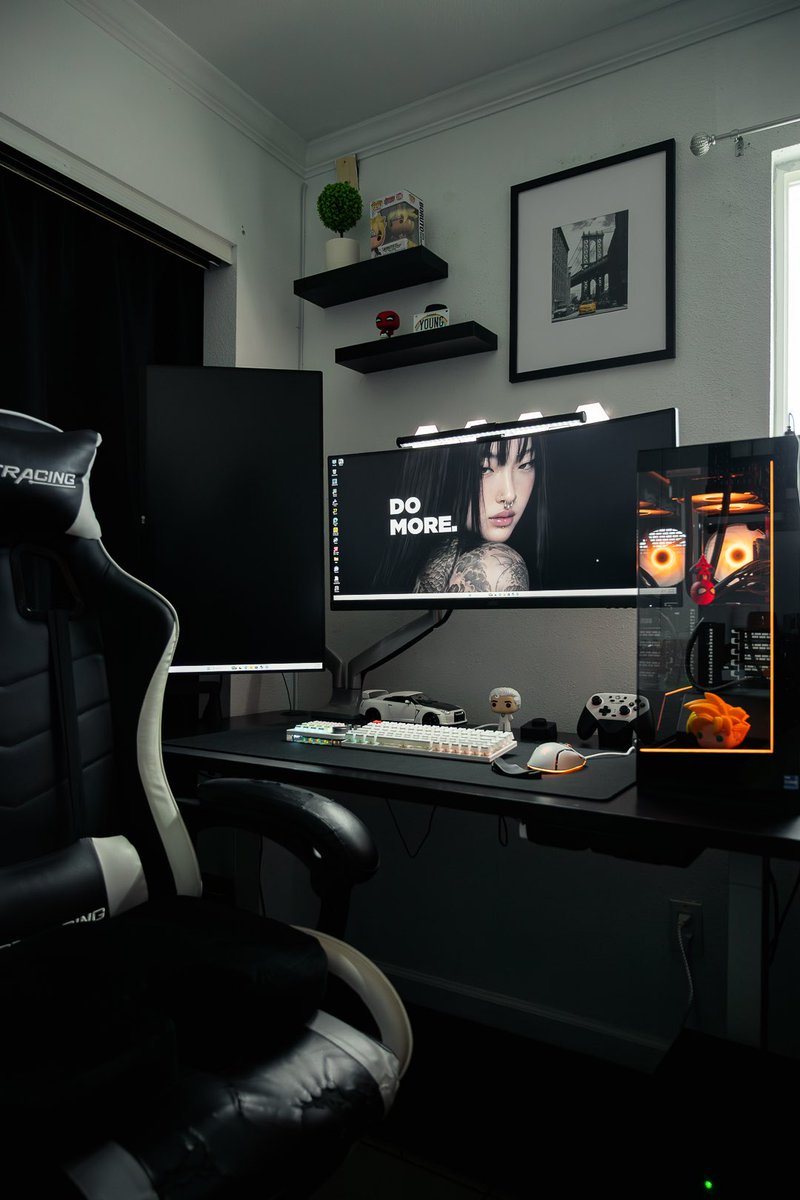 TheMiloYoung's tweet photo. I cannot believe it’s been 6 YEARS since the last time I’ve posted on here…

I guess it’s time to show my new Creative/Gaming setup!

#desksetup #homeoffice #gamingsetup #creativesetup https://t.co/IccyyHILxh