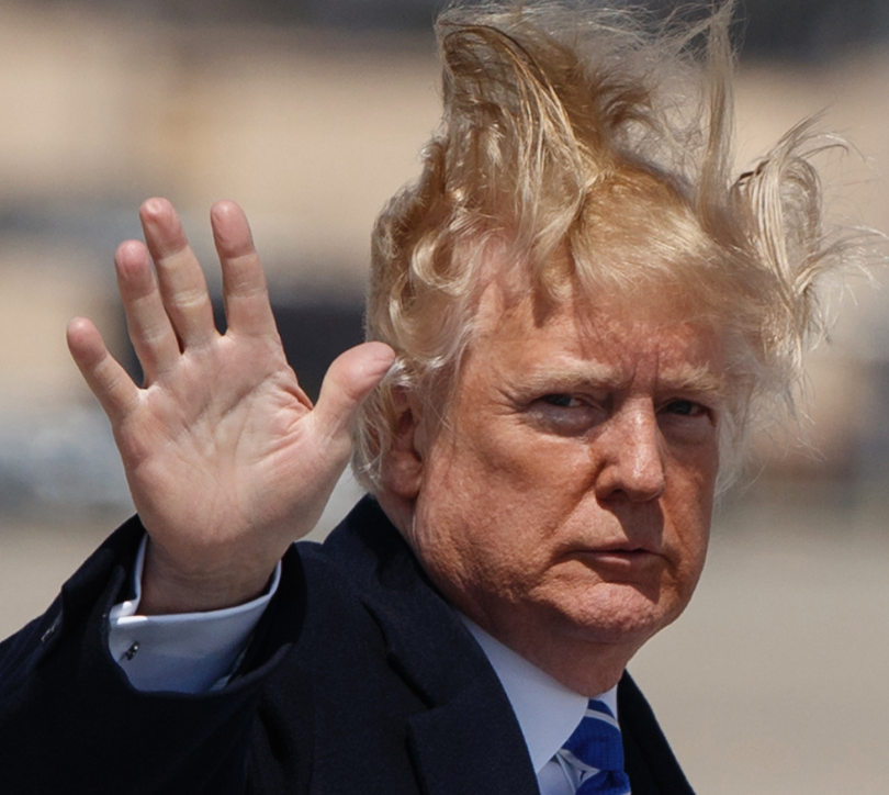 ModernManX's tweet photo. @CalltoActivism Some men have a combover. Trump has a swoop tuck twist sweep and roll. https://t.co/tyNnGaeEGu