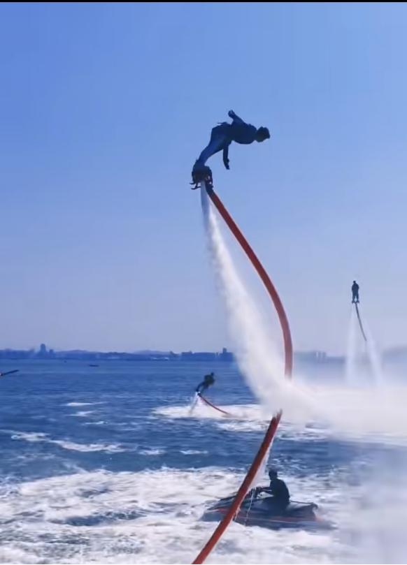 Tasty_Yantai's tweet photo. Fantastic Welcome Show before enterting #KongTongWonderland #Yantai
The sea flying show is dazzling, making people's eyes light up again and again
海上飞天秀，让人眼前一亮又一亮
#崆峒胜境 #崆峒胜境游玩攻略 #崆峒胜境打卡攻略 #Yantai #烟台 https://t.co/65oJqb6O7X