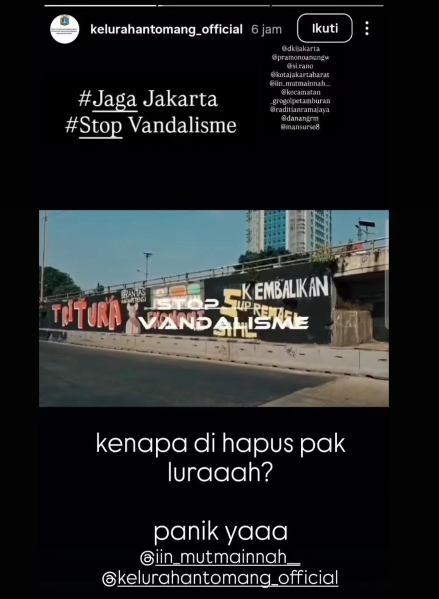 SalingJagaWarga's tweet photo. Gak sampai 24 jam, langsung dibersihin.

Panik gak?
Panik lah, masa nggak. https://t.co/ROVxQ0oJ6h