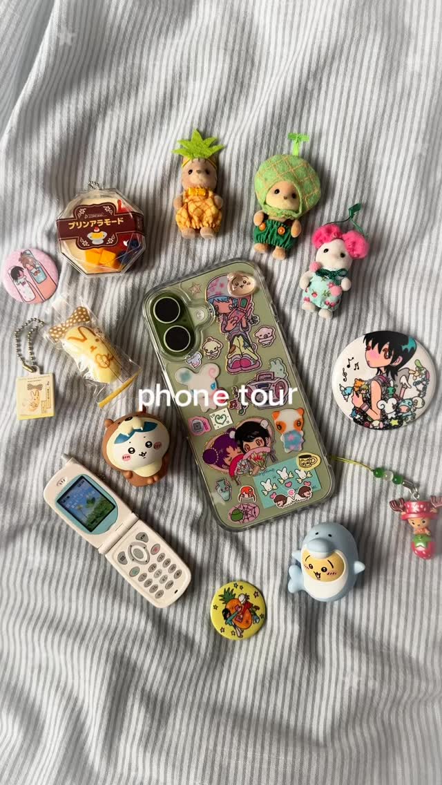 lailachives's tweet photo. heavy ass bag 😕 tb to when i made a whats in my bag 2 years when i was a senior in college… Good Old Days 
-
power-bank is from @trozk.us @trozkpower !!! 
-
🏷️ #whatsinmybag #bagtour #bagcharms #visualdiary trinket https://t.co/zfdrPoblIk
